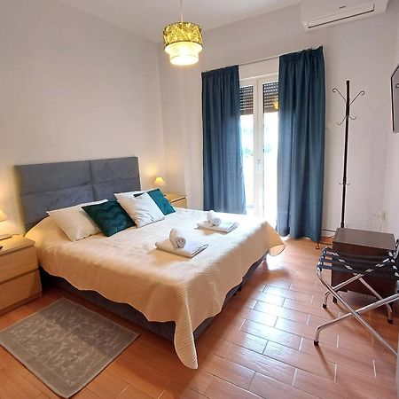 אתונה Georgia'S Cozy Apartment In Koukaki מראה חיצוני תמונה