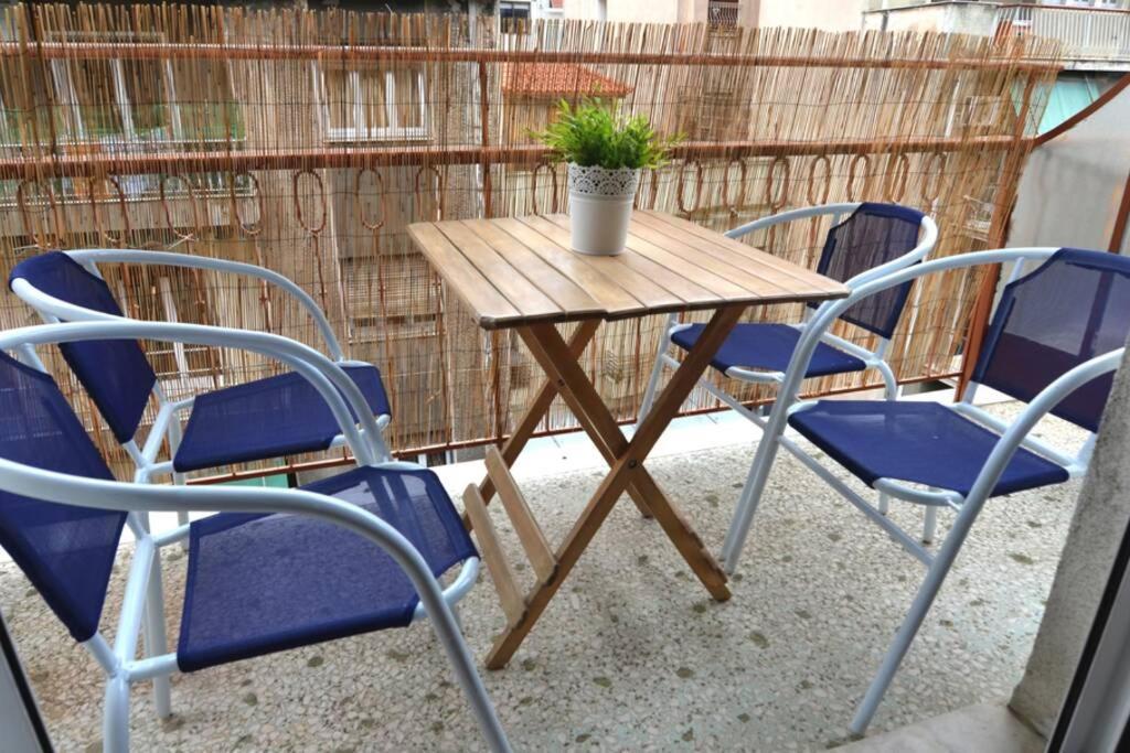 אתונה Georgia'S Cozy Apartment In Koukaki מראה חיצוני תמונה